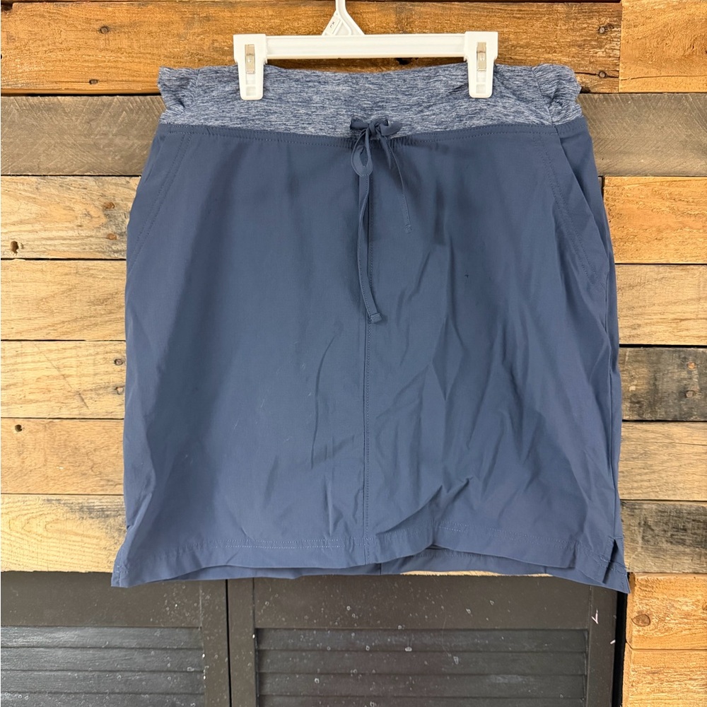 Duluth Trading Co Navy Skort with Heathered Gray Waistband